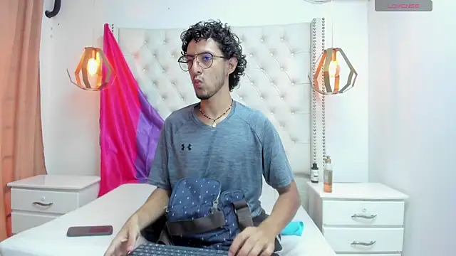 Chatroom XXX en direct de LEO_SANZ66