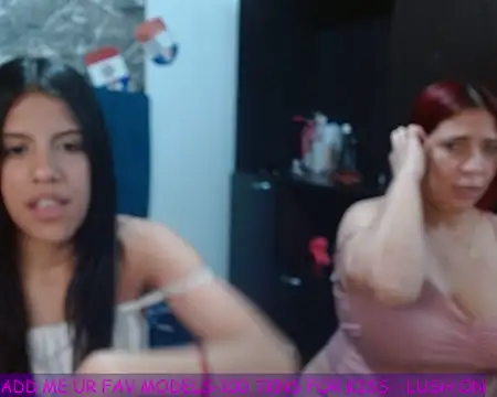 LITTLEKITTY19's Live XXX Chat