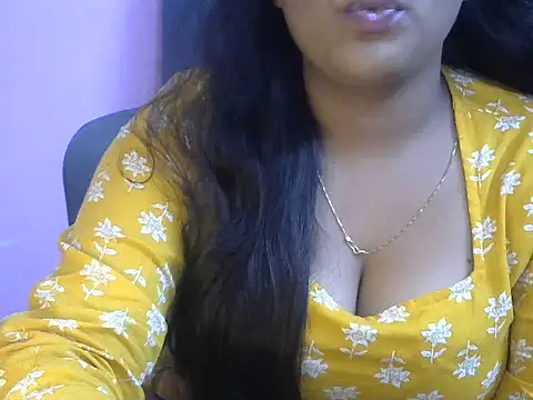 QUEEN-OF-QUEEN Live XXX-Chat