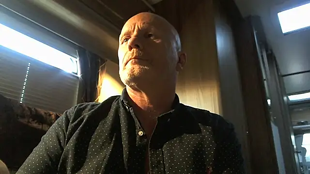 tezzaa29 élő XXX-chatje