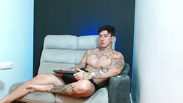 JUSTIN_FULLER1's Live XXX Chat