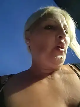 Divineblond 即時 XXX 聊天