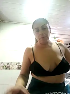 maynor_1998's Live XXX Chat
