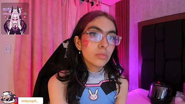 Molly_A live XXX chat