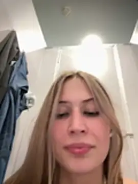 blonde_exe Live XXX Chat