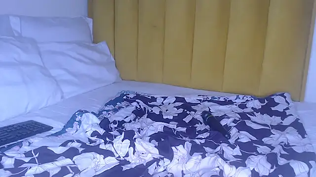 Bella_2025のライブXXXチャット