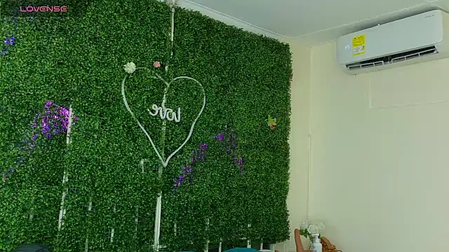 emy_0's Live XXX Chat