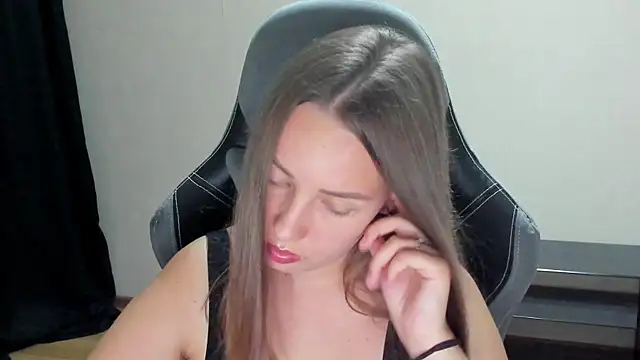 Mia_shy1: απευθείας συνομιλία ΧΧΧ