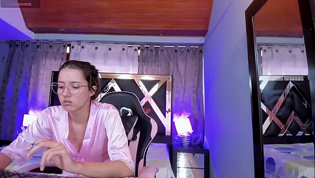 Linda4Petite 现场XXX聊天