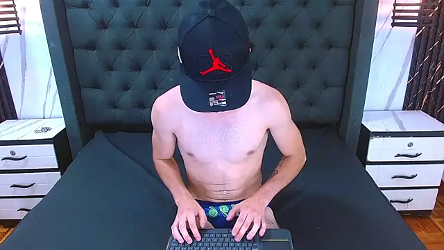 Онлайн чат XXX Lucas_Knight