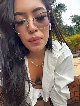 MystiqueXXX XXX чат на жи во