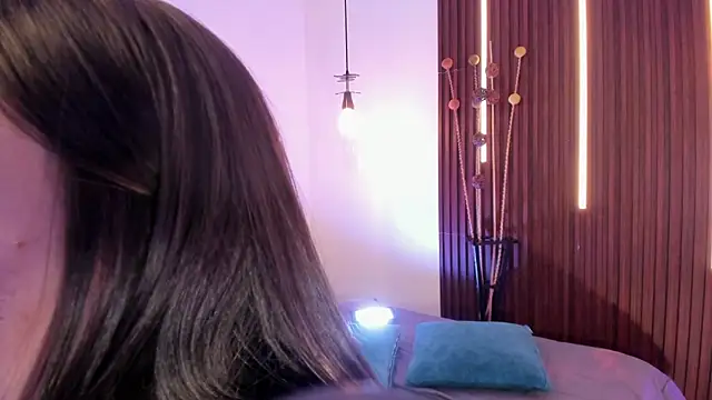 ArianaBaker Adlı Modelin Canlı XXX Sohbeti