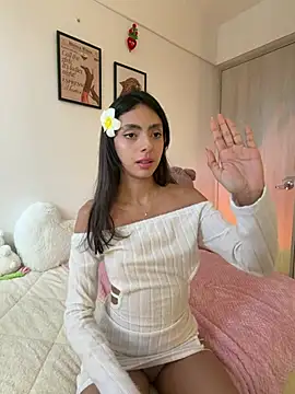 ZaraLuuv's Live XXX Chat