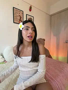ZaraLuuv – Naživo XXX chat