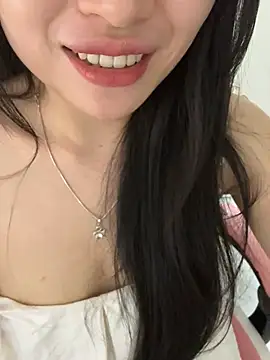 Lilyy_babyy 在線直播表演