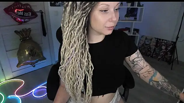 HoneySallyMoore Adlı Modelin Canlı XXX Sohbeti
