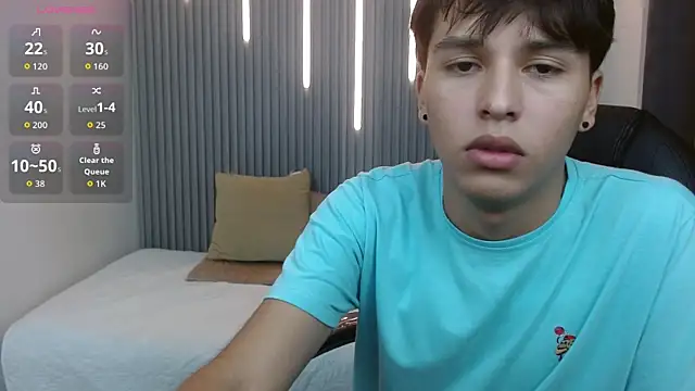 Živý XXX chat StiwenTwink