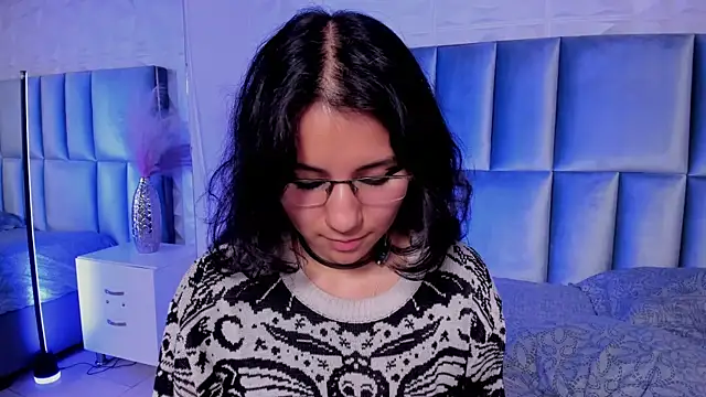 HollyPeach Chat XXX in diretta