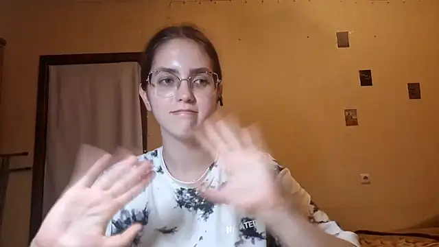XXX chat uživo modela Katelemon