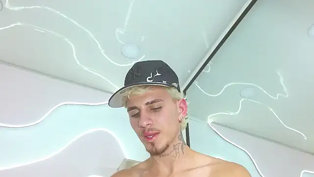 DanntheStiff 라이브 XXX 채팅