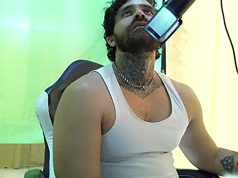 aronmiller404 现场XXX聊天