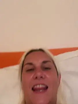 Sofia_beee Chat XXX in diretta