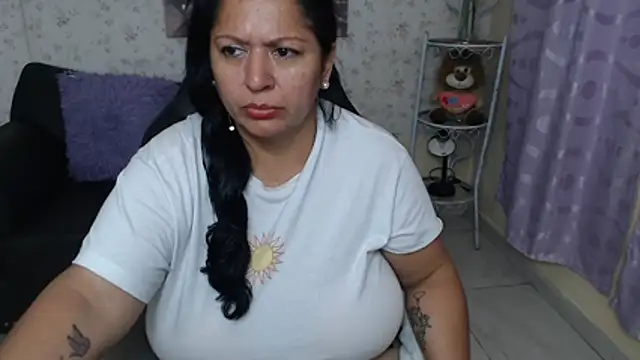 andrea_bigboobs Chat XXX in diretta