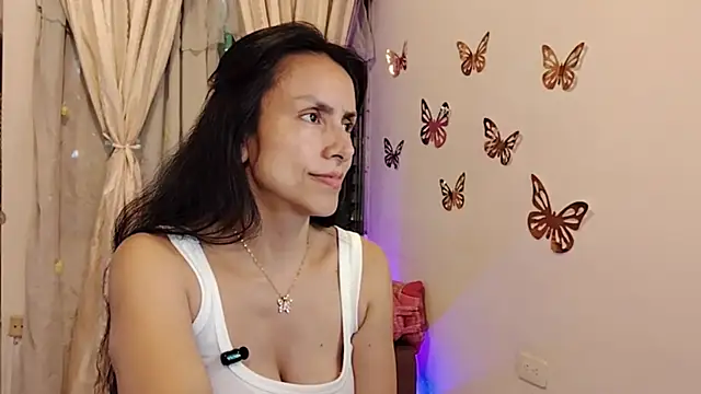 Bella_Exhibition Adlı Modelin Canlı XXX Sohbeti