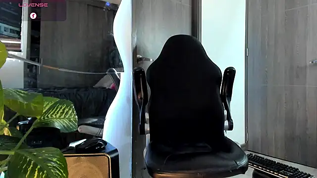 Dimitri_Bass Live XXX-chat