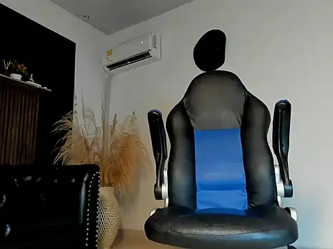 TitoBell Adlı Modelin Canlı XXX Sohbeti
