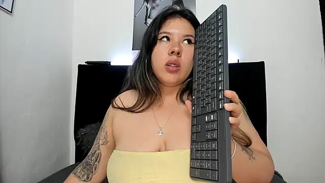 Chat +18 de LinaBrowm ao vivo