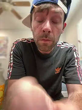 צ'אט XXX בשידור חי של strippingmale1