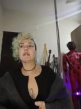 Chat +18 de MariLouM ao vivo