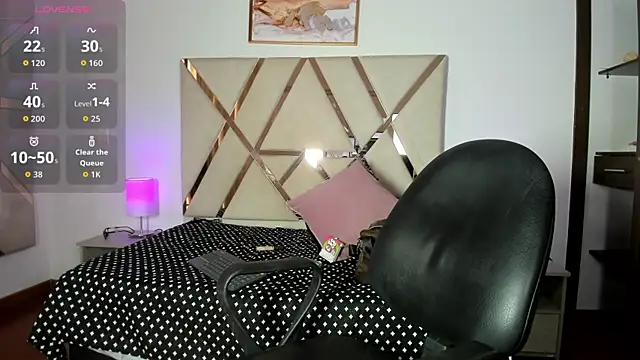Carliet_66's Live XXX Chat