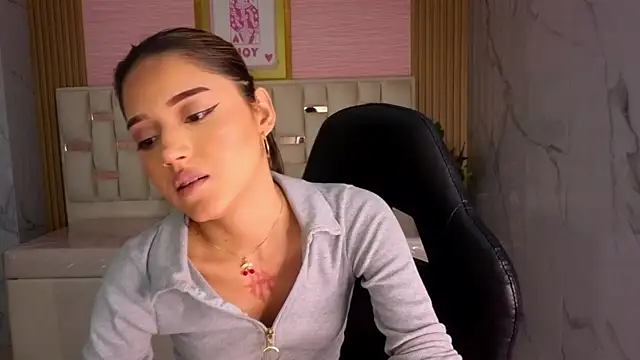 צ'אט XXX בשידור חי של veronicaa_s