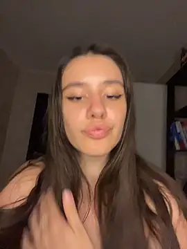 Selena_Mur_ Adlı Modelin Canlı XXX Sohbeti