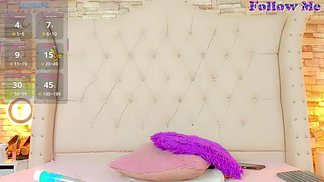 Chat XXX en directo de Naomi_Dark_