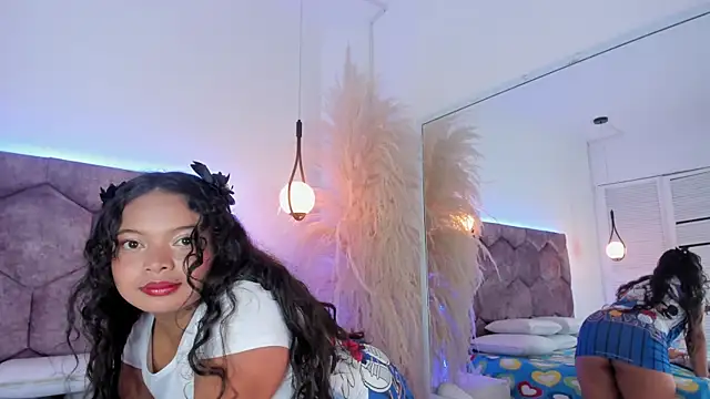 Chat +18 de kyliee_moore_ ao vivo