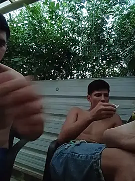 3hornys-straights' Live XXX Chat