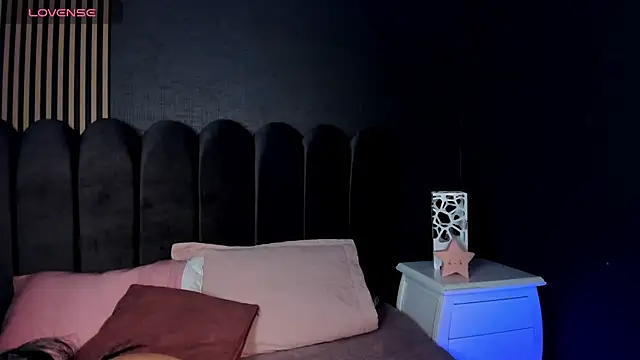 emy_fg's Live XXX Chat