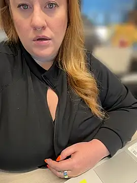 HelloTitti Live XXX-chat