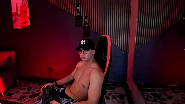 Axxel_Muscle élő XXX-chatje