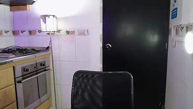 Онлайн чат XXX emily_rz1