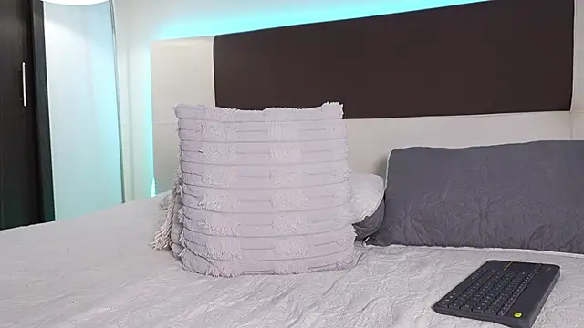 XXX chat uživo modela DanteeStone
