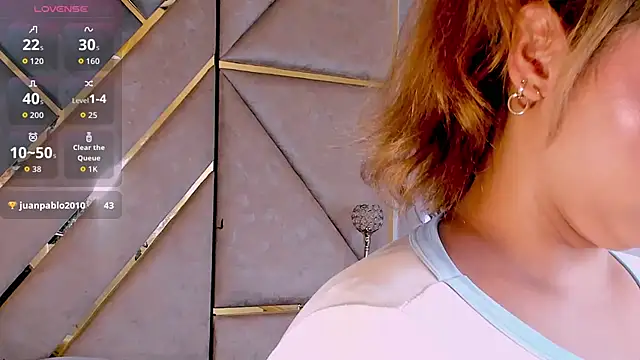 MikaelaStone XXX чат на живо