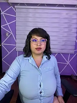 MiiaaJoness' Live XXX Chat