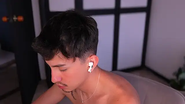 sweettaaron01 Шоу с уебкамера