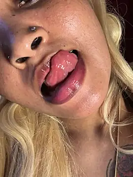 Ruthlessvee লাইভ XXX চ্যাট