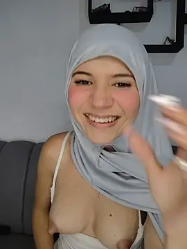 hanaa_18 Chat XXX in diretta