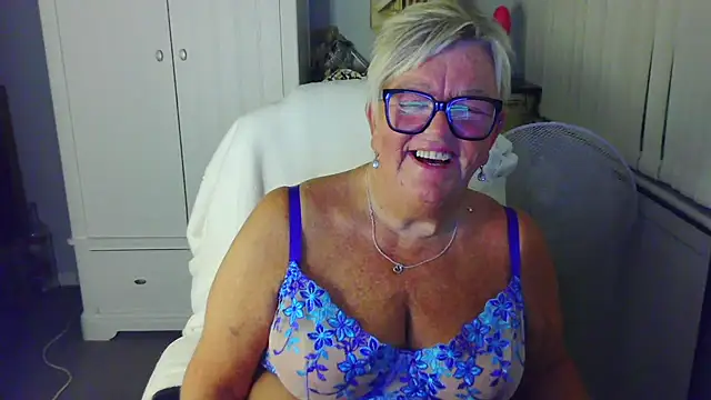 BridgetBlueEyes' Live XXX Chat